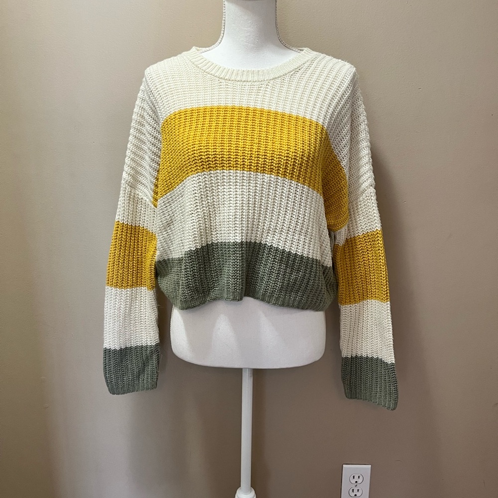 Moon and Madison Striped Cropped Sweater Size Medium